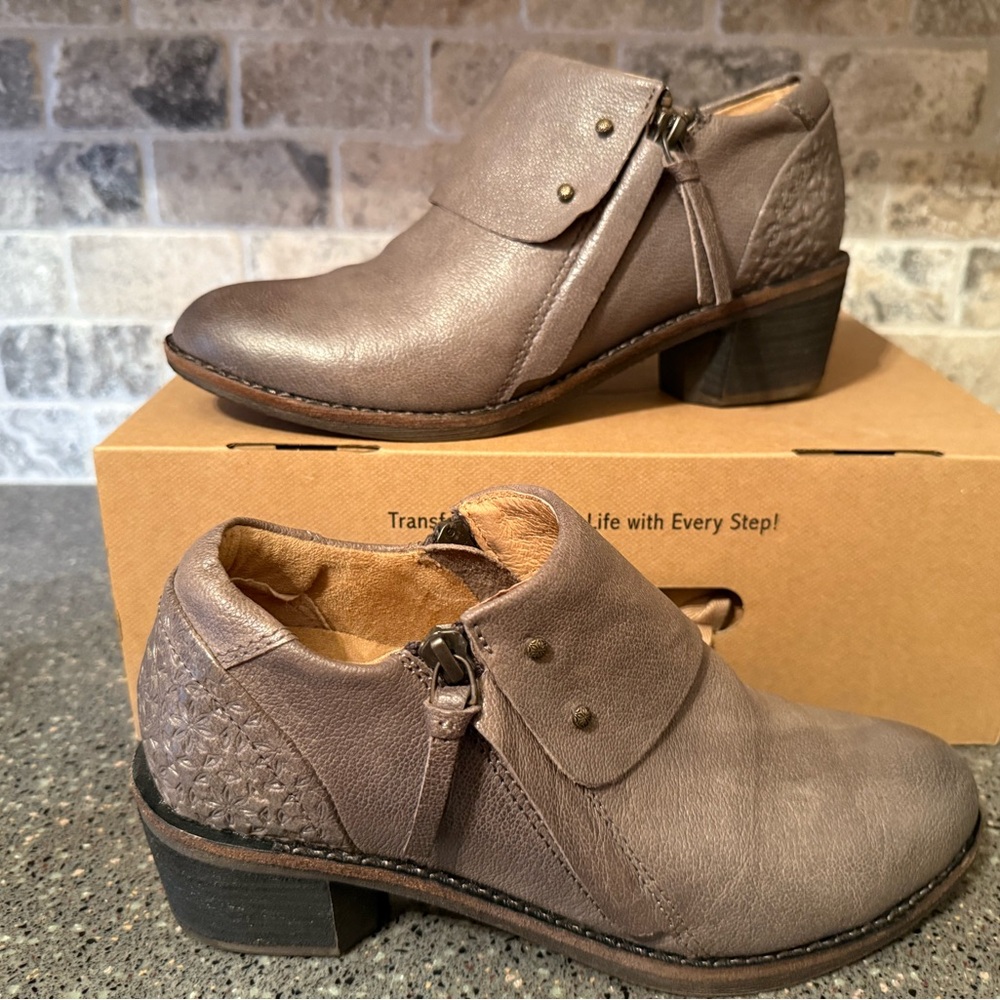 Halsa Footwear Brown Ankle Boots with Side Zipper